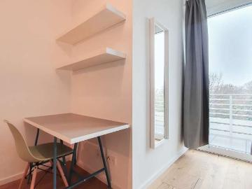 Zimmer in Wohngemeinschaft in Neubau. Hochzeit. Berlin