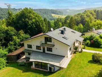 Zwischen Stadt & Natur – Stilvolles Einfamilienhaus in...