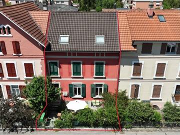 Zum Verkauf in Delémont Haus mit 3 Wohnungen mit...