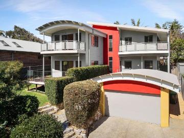 A Coastal Family Retreat with Views, Space and Beachside...