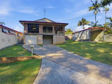 A Home Loved for Over 40 Years, Ready for Its Next Chapter