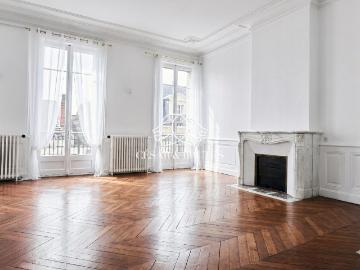 A louer – L’EXCEPTION ROANNAISE – 266 m² DE LUXE ET...