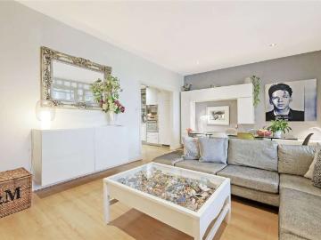 A stunning three bedroom apartment in the heart of Islington