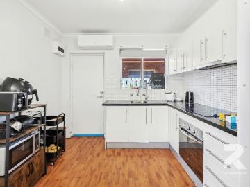 A Stylish & Secure Ground Floor Unit Awaits in St Clair!