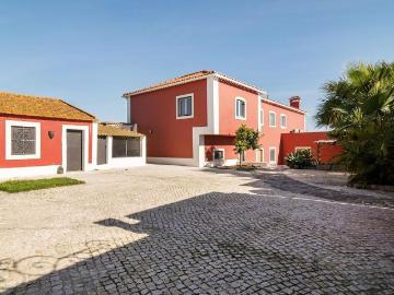 à venda Casa de alto padrão de 368 m2, Almada, Portugal