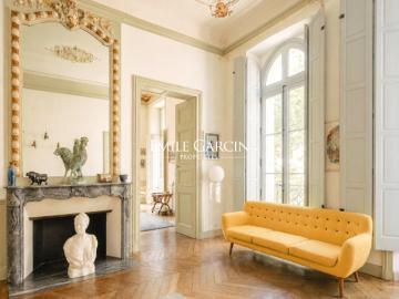 A vendre historique appartement de prestige hôtel...