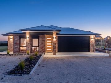 Acreage, Family Living, Entertaining & Exceptional Shedding