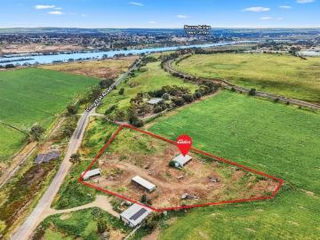 Acreage, Shedding & Views!