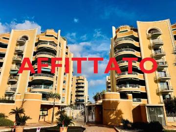 Affittasi Appartamento, TRILOCALE CON BOX, POSTO MOTO E...