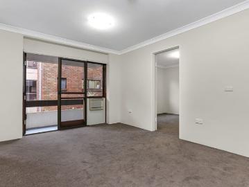 AFFORDABLE ONE BED IN CENTRAL HORNSBY
