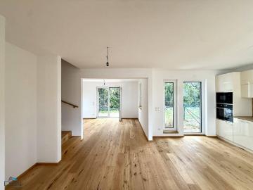AKTION! TRAUMHAFTES 5 ZIMMER REIHENHAUS MIT EIGENGARTEN...