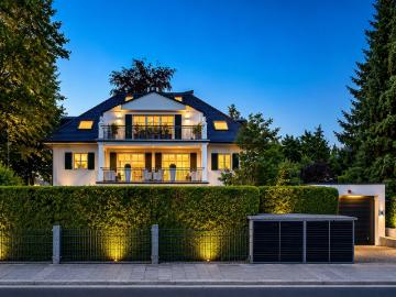 AIGNER Penthouse Juwel mit Süd Dachterrasse und Lift...