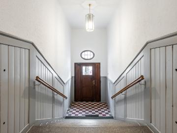 AIGNER Vollständig sanierte Altbauwohnung in begehrter...