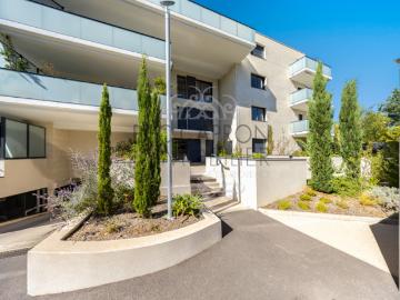 AIX EN PROVENCE APPARTEMENT CONTEMPORAIN AVEC JARDIN ET GA