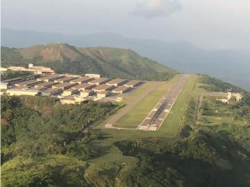 Alquilo Hangar AEROPUERTO CARACAS 350$/H15 con locker