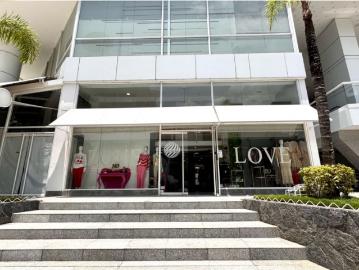 Alquilo local 140m2 Las Mercedes 8106