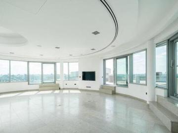 Altura Tower, Bridges Court Road, 3 Bedroom Penthouse