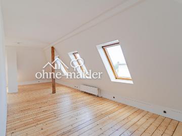 Altbau Charme trifft Atelier Flair: 110m² große 4‑Z DG...