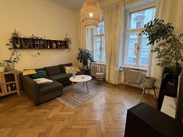 Altbau Miet­woh­nung mit Balkon und Gartenmitbenutzung ...