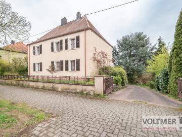 ALTBAU TRIFFT ENERGIEEFFIZIENZ freistehendes...