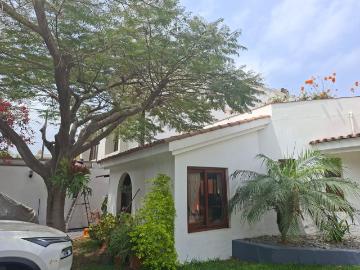 AMPLIA CASA EN VENTA EN RESIDENCIAL MONTERRICO EN LA MOLINA