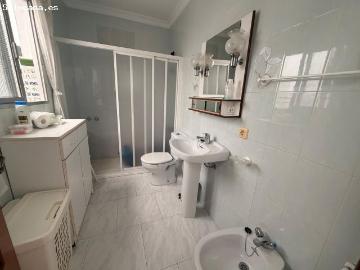 Amplia Casa en La Merced: Ideal para Familias o Inversores