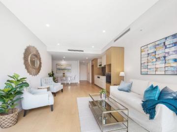 As New Dual Level Penthouse 2 Bedroom Plus Study 3...
