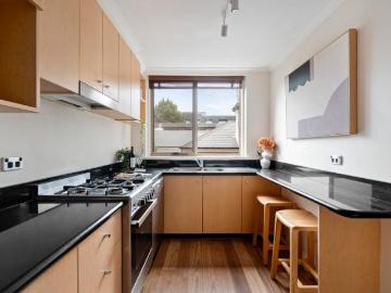 Apartment 2 Bedroom For Rent South Yarra VIC 765000...
