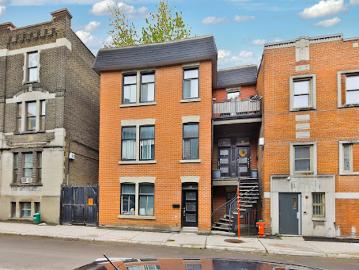 Apartment with terrace