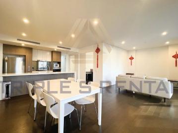 Apartment With Luxury Furniture! 3 Beds 2 Baths 2 Parking!