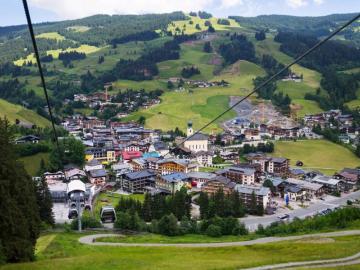 Apartmenthaus Einzigartige Ski In/Ski Out Lage in...