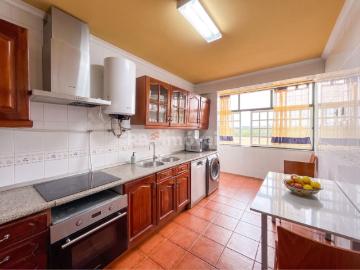 Apartamento T3 c/ Varanda, Garagem e Sótão no Rossio, em...