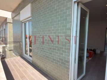 Apartamento T3 Com Arrecadação Ao Pé Da Praia Em São...