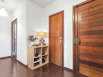 Apartamento T3 com terraço e lugar de garagem em Águas...