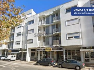 Apartamento T3 com uma área de 149 m², situado na...