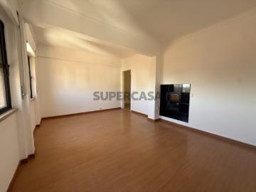 Apartamento T3 convertido em T2 no centro do Barreiro Venda
