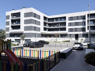 Apartamento T3 de Último Andar em Famões | 165 m² |...
