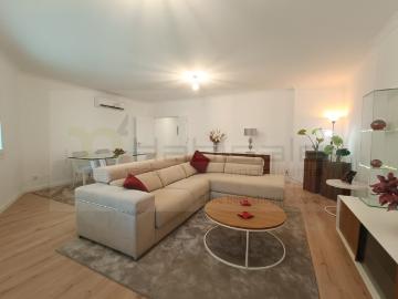 Apartamento T3 no Centro da Amadora com Terraço