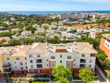 Apartamento T1+1 em Condomínio com Piscina