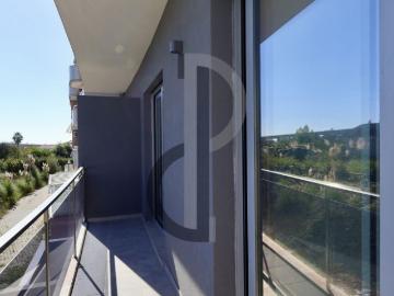 Apartamento T2+1 com 3 frentes e varandas Junto ao Picoto