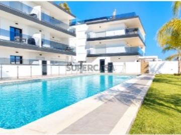 Apartamento T2 com Piscina e Acabamentos de Elevada...