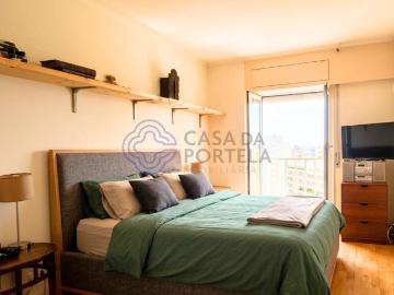 Apartamento T2 com Vista Desafogada, Garagem e Segurança...