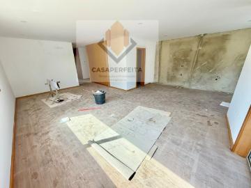 Apartamento T2 NOVO de 2 Frentes com 131m2, Varanda e...