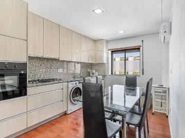 Apartamento T4 convertido em T5 com Varanda, Elevador e...