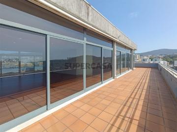 Apartamento T4 duplex penthouse remodelado, com terraço...