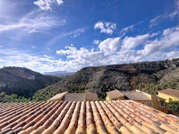Apartamento Ático con Vistas Panorámicas al Valle de...