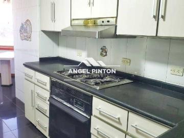 Apartamento en Venta en Maracaibo Este Zulia 215 m2. 3 hab