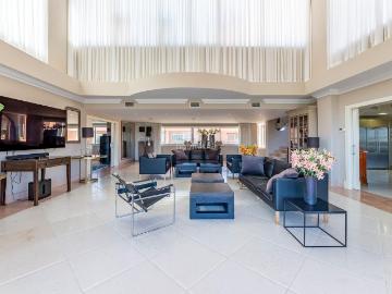 Apartamento en venta en Marbella, Nueva Andalucía...