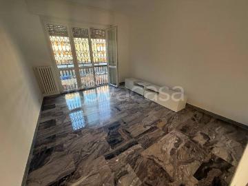 Appartamento in affitto a Milano via Val di Sole, 11,...