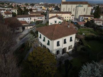 Appartamento in affitto a Lucca LU